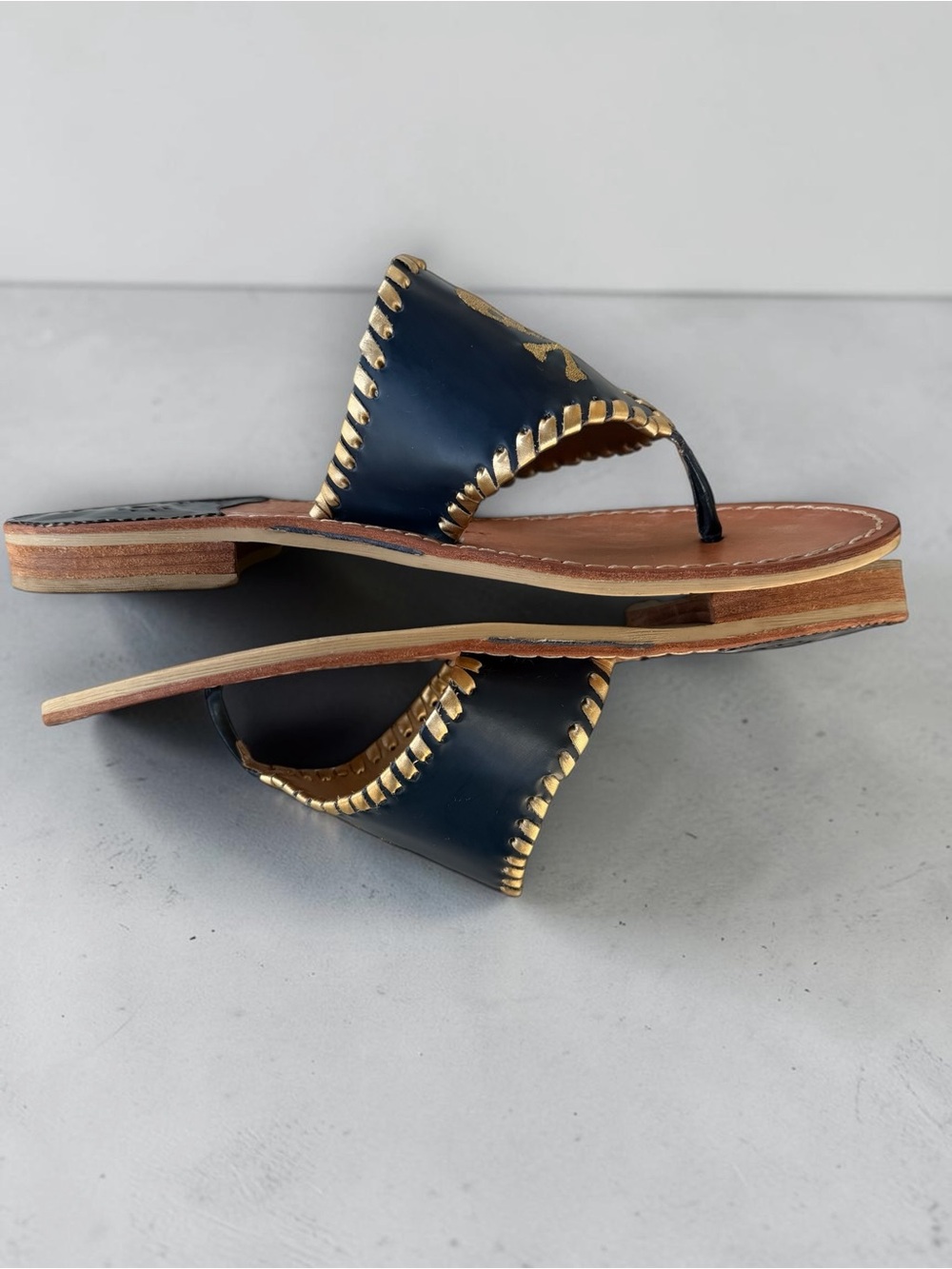 Rare Jack Rogers Navy Blue Leather Skull & Crossbones Thong Sandals Size 10 - Picture 3 of 7